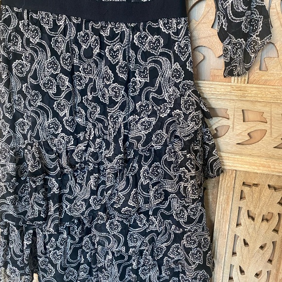 Rebecca Taylor Silk dress w grosgrain ribbon waist.  Pattern of heart flowers - Picture 8 of 9